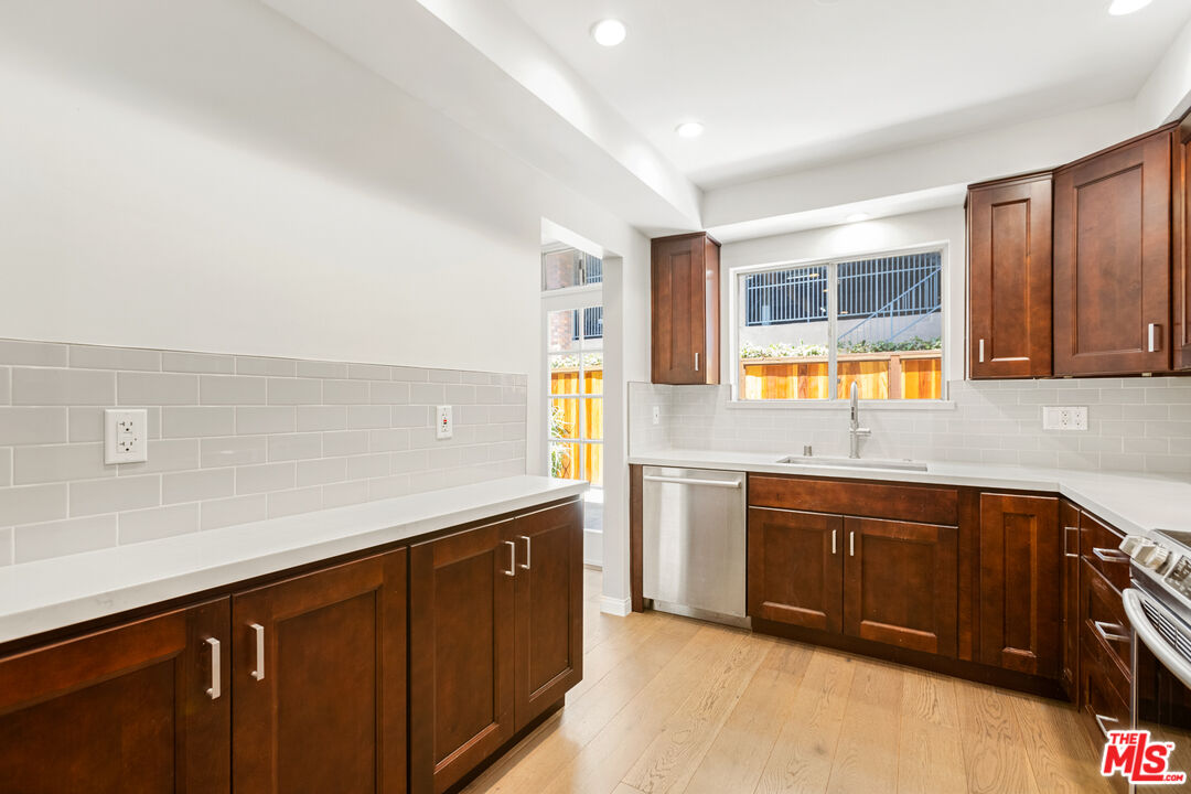 1734 N Fuller Ave Unit: 105