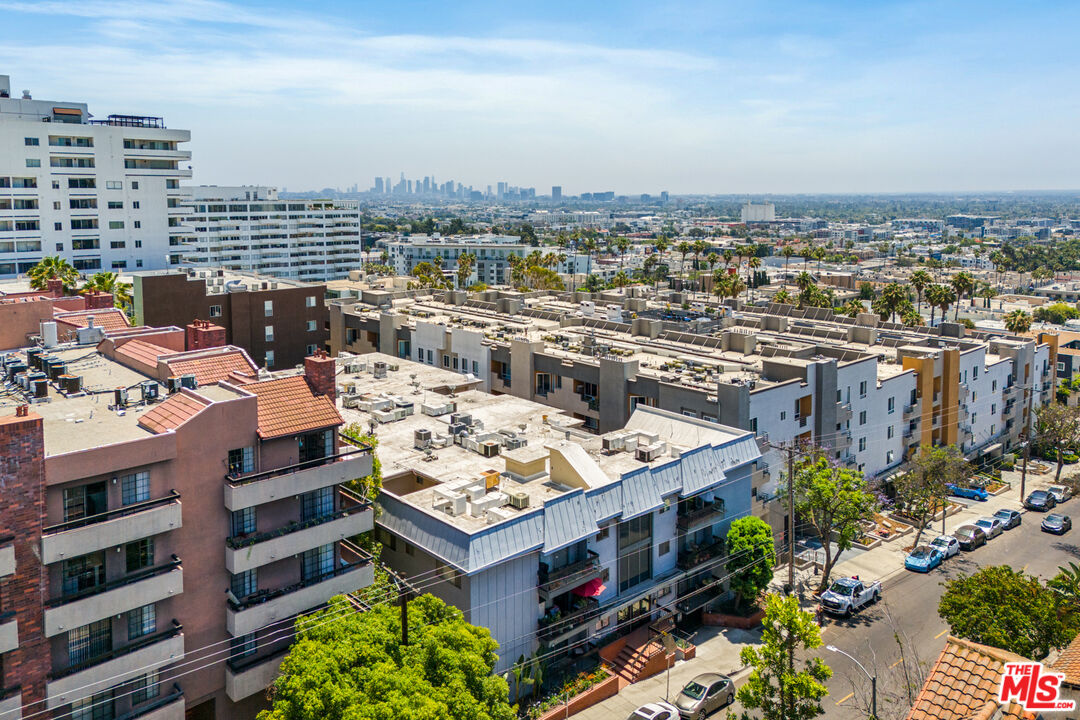 1734 N Fuller Ave Unit: 105