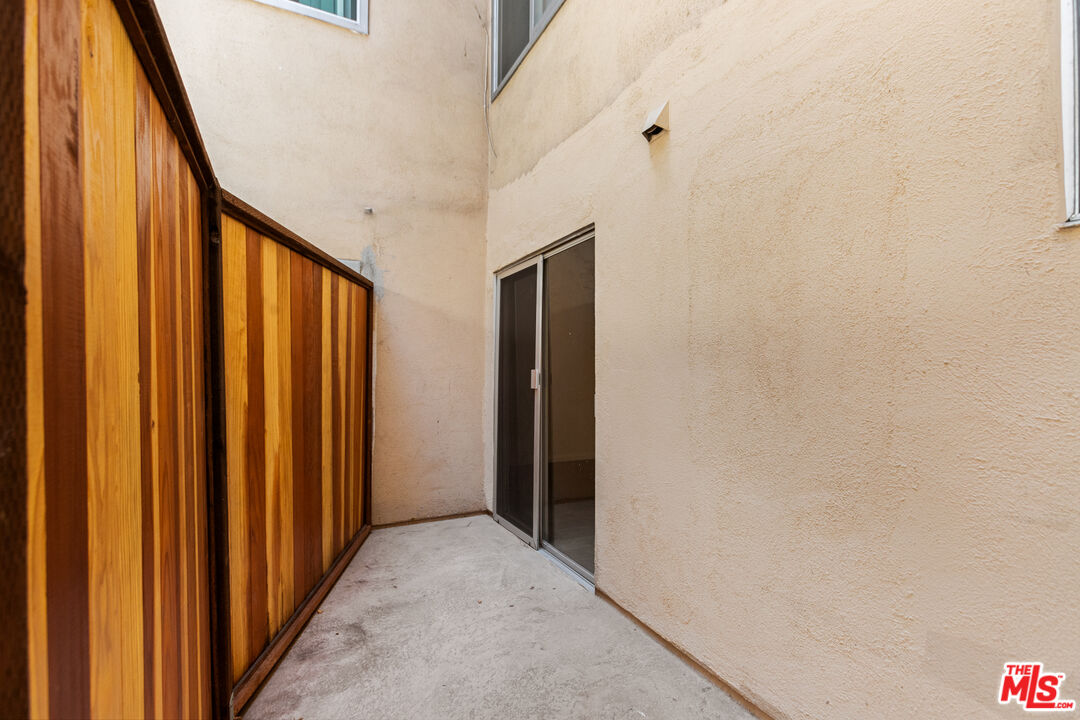 1734 N Fuller Ave Unit: 105