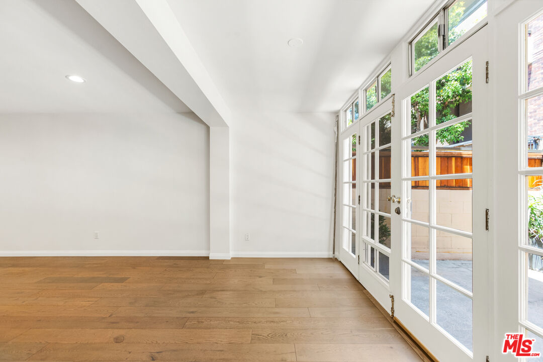 1734 N Fuller Ave Unit: 105