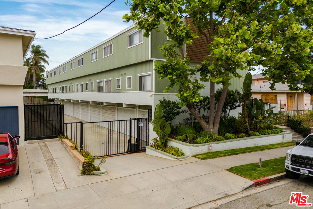 323 E Plymouth St Unit: 6