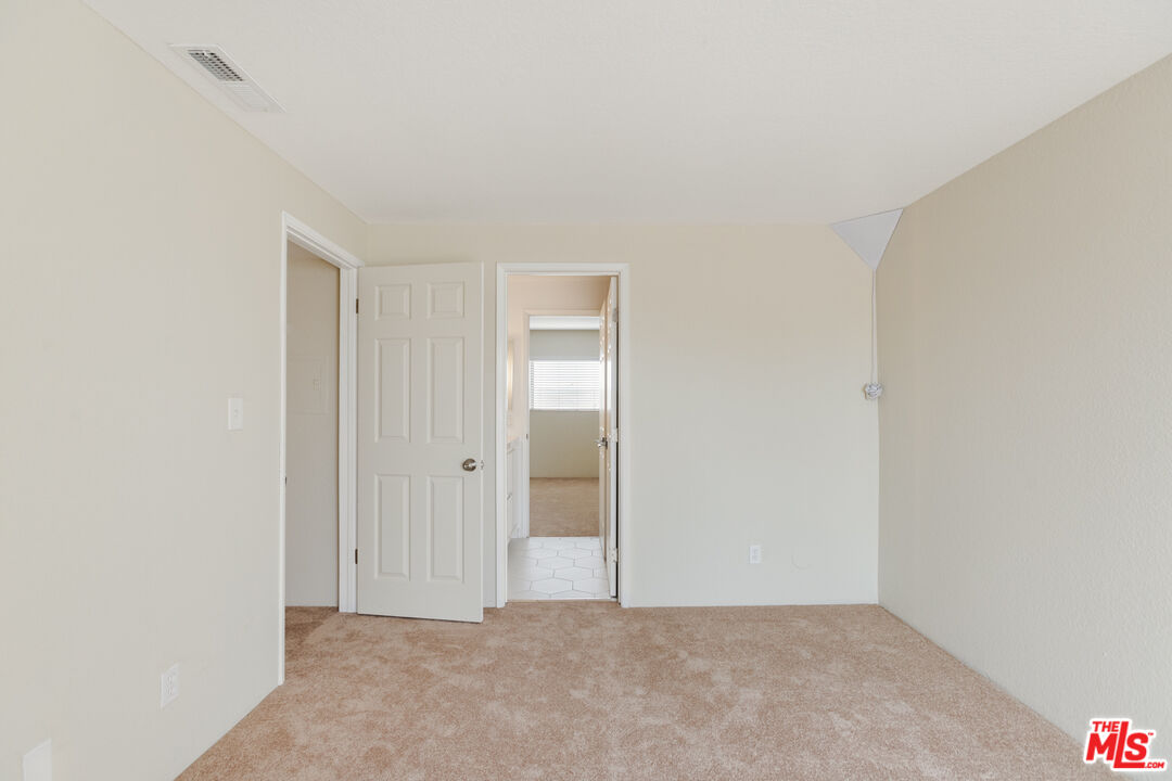 323 E Plymouth St Unit: 6