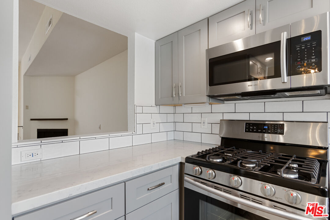 323 E Plymouth St Unit: 6