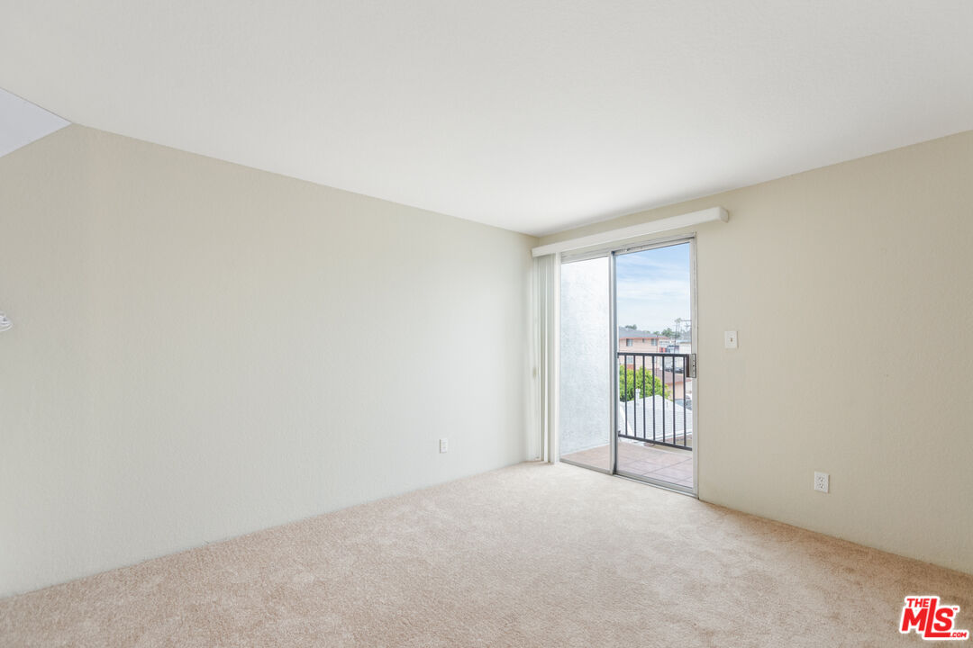 323 E Plymouth St Unit: 6