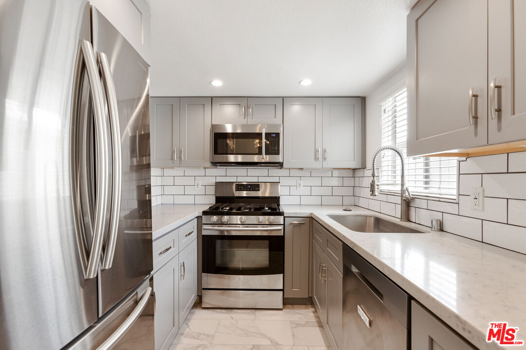 323 E Plymouth St Unit: 6