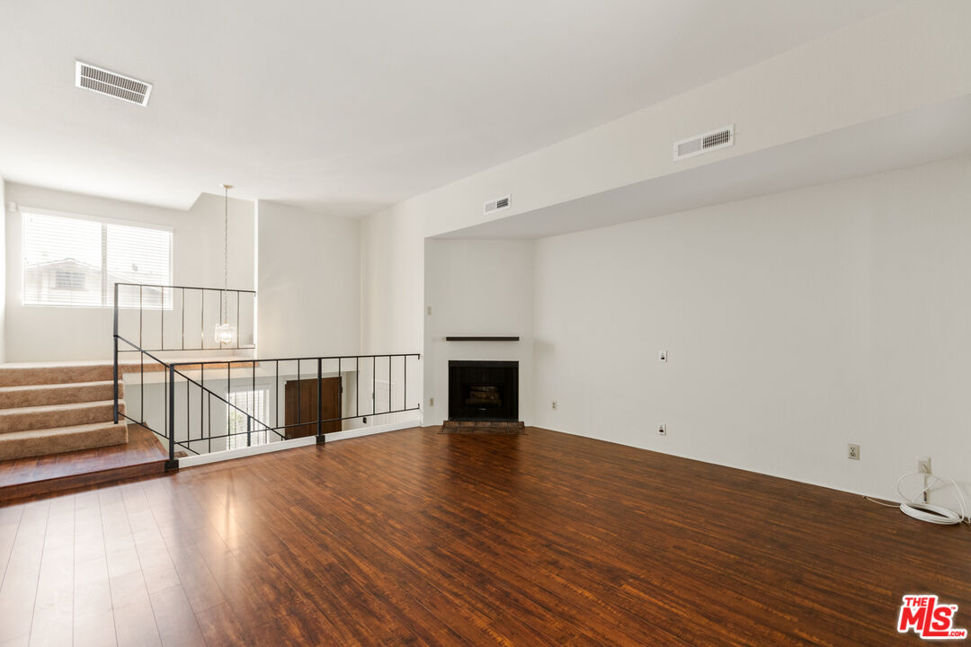 323 E Plymouth St Unit: 6