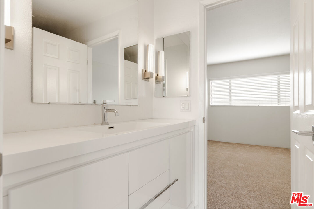 323 E Plymouth St Unit: 6