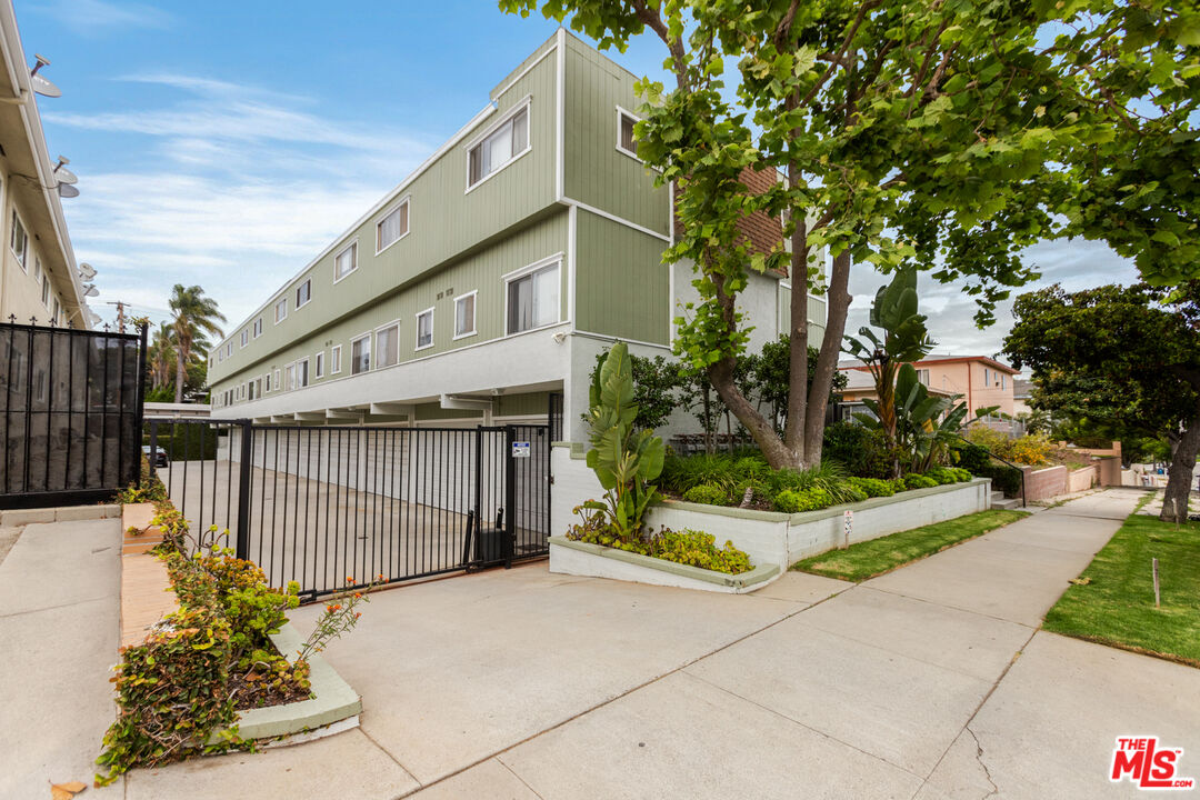 323 E Plymouth St Unit: 6