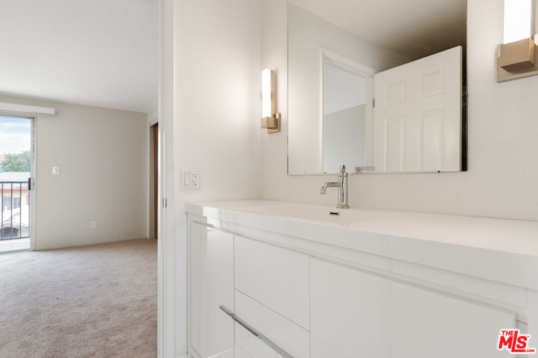 323 E Plymouth St Unit: 6