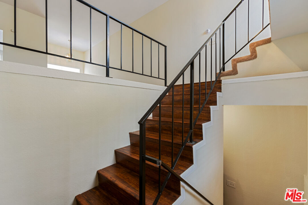 323 E Plymouth St Unit: 6