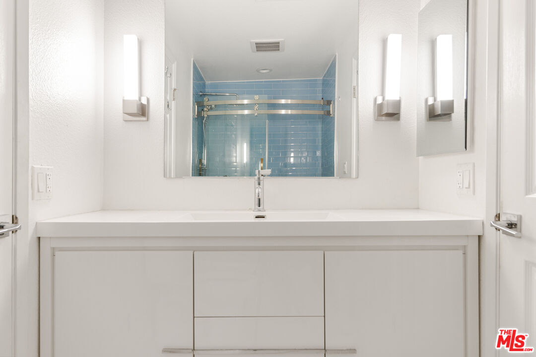 323 E Plymouth St Unit: 6