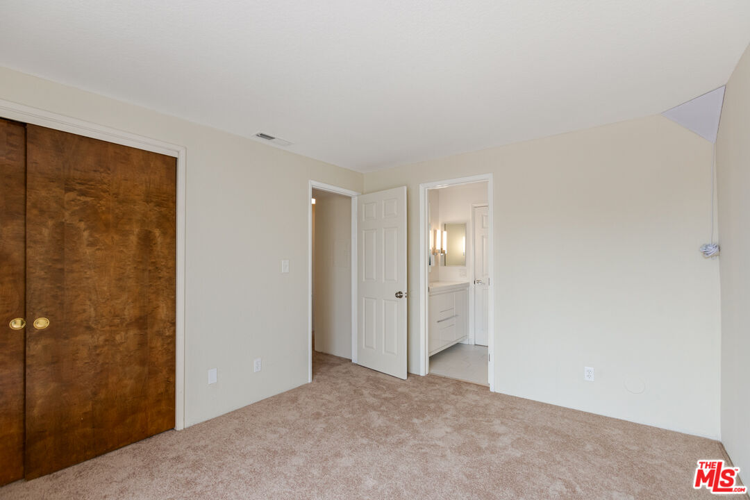 323 E Plymouth St Unit: 6