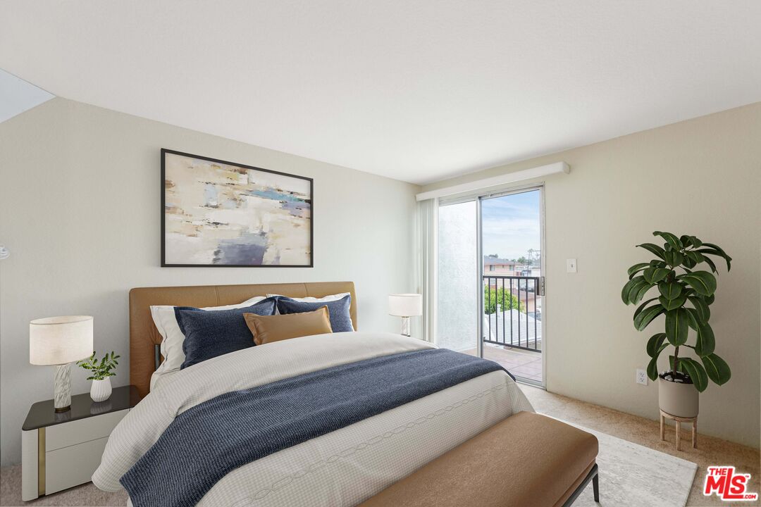 323 E Plymouth St Unit: 6