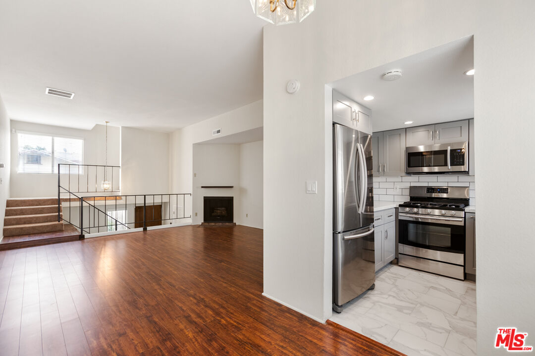 323 E Plymouth St Unit: 6