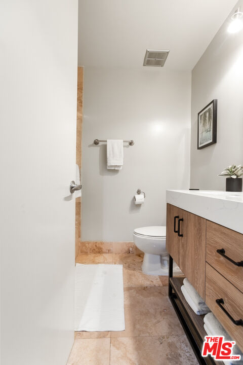 1535 Granville Ave Unit: 107