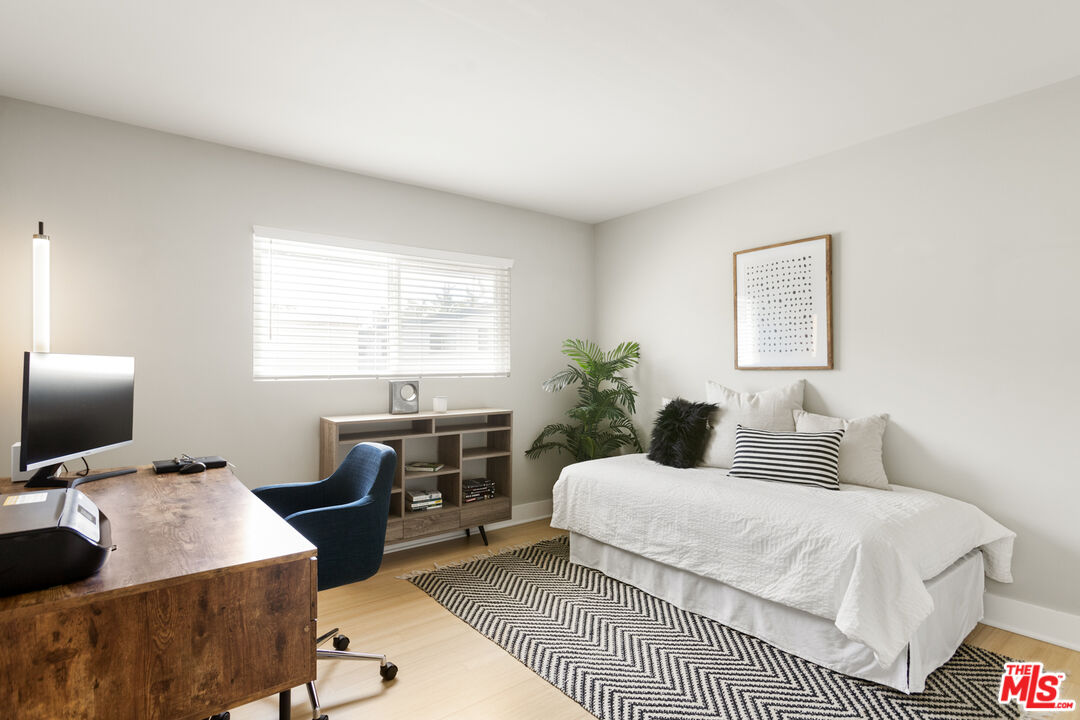 1535 Granville Ave Unit: 107