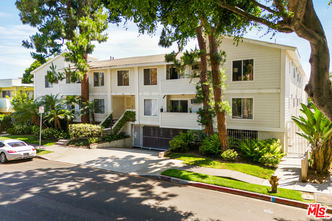 1535 Granville Ave Unit: 107