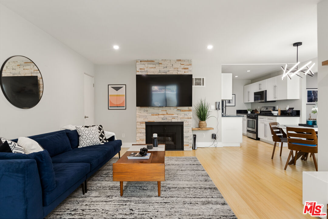 1535 Granville Ave Unit: 107