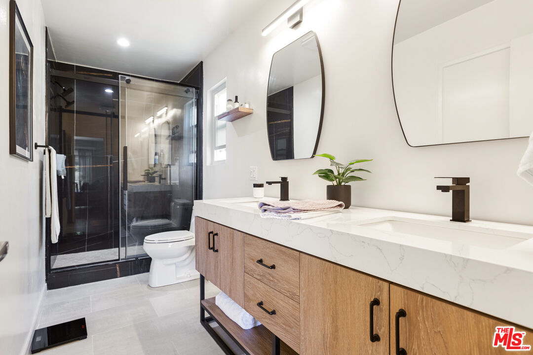 1535 Granville Ave Unit: 107