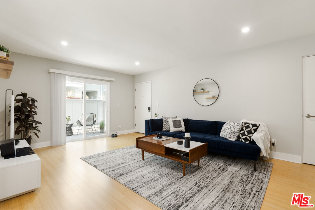 1535 Granville Ave Unit: 107