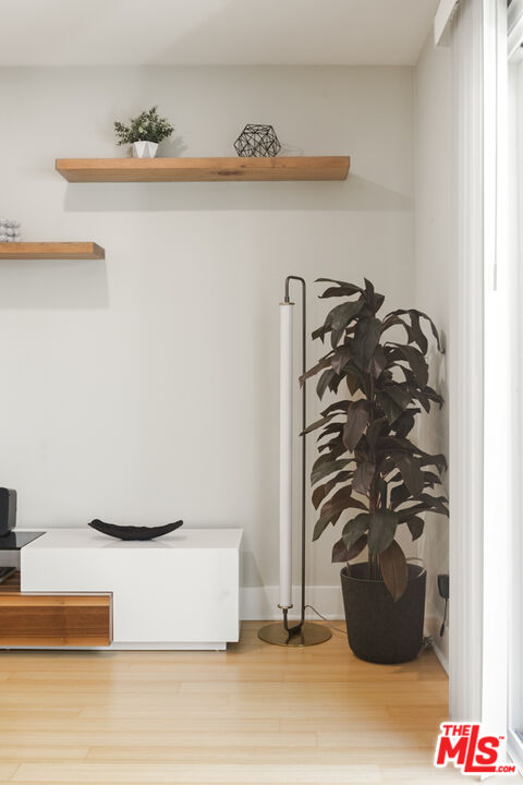 1535 Granville Ave Unit: 107