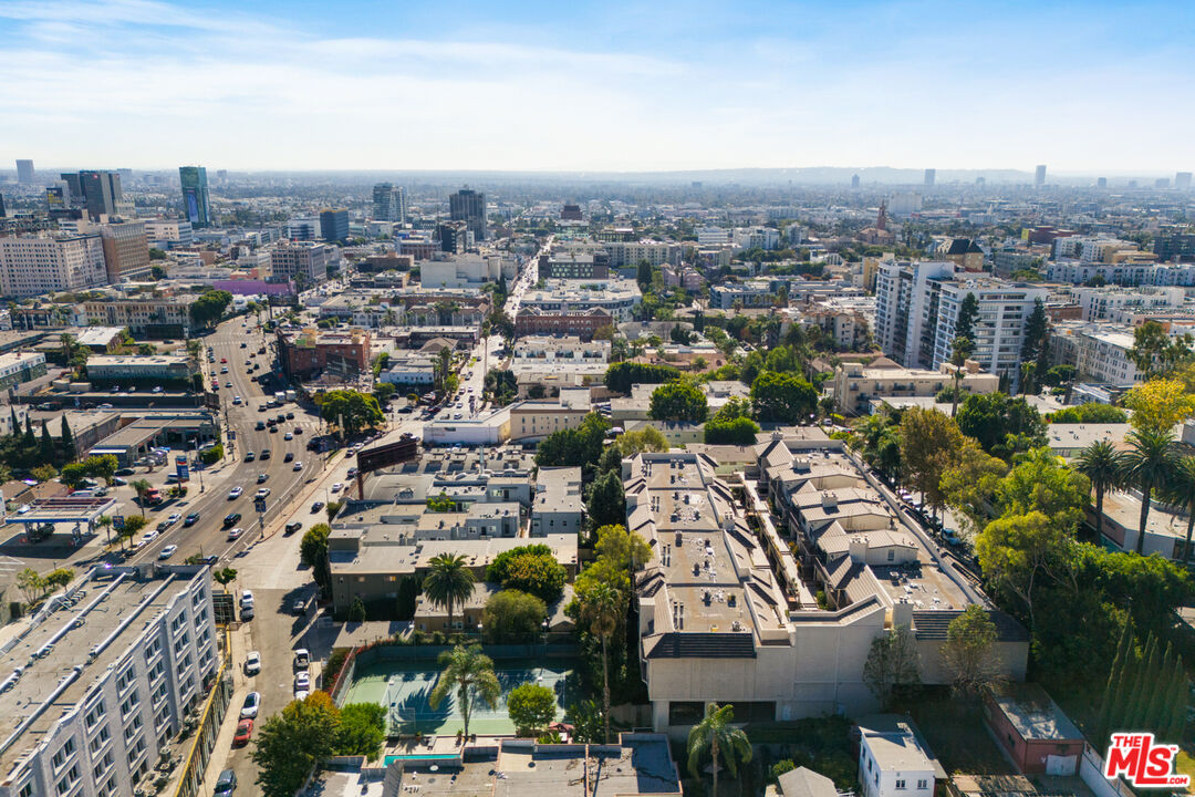 1942 Grace Ave Unit: 111