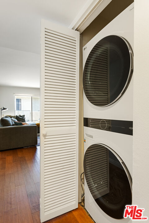 1942 Grace Ave Unit: 111