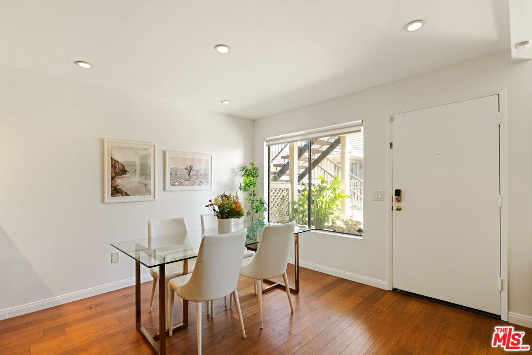 1942 Grace Ave Unit: 111