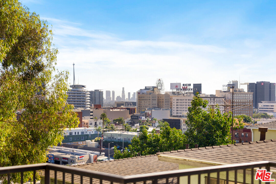 1942 Grace Ave Unit: 111