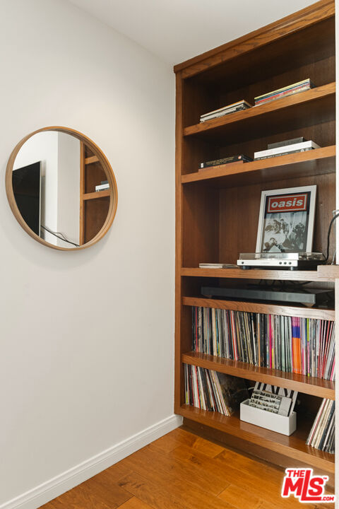 1942 Grace Ave Unit: 111