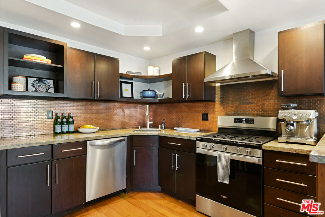 1942 Grace Ave Unit: 111