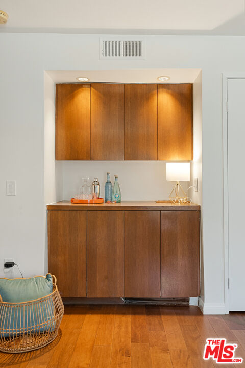 1942 Grace Ave Unit: 111