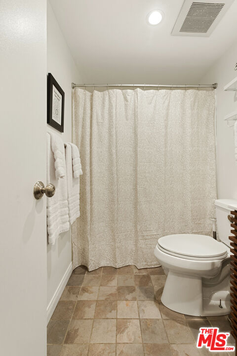 1942 Grace Ave Unit: 111