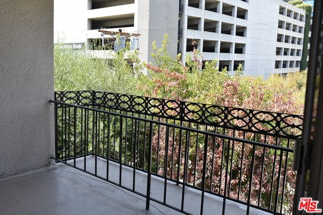 15248 Dickens St Unit: 301