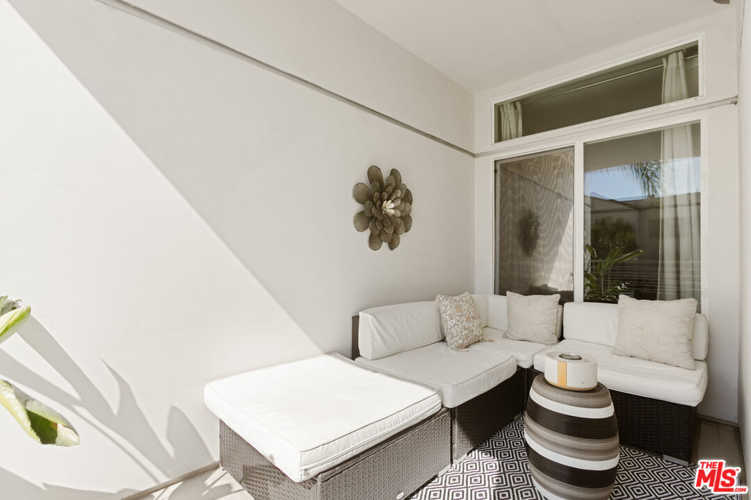 401 N Serrano Ave Unit: 101