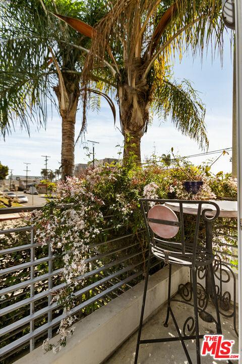 401 N Serrano Ave Unit: 101