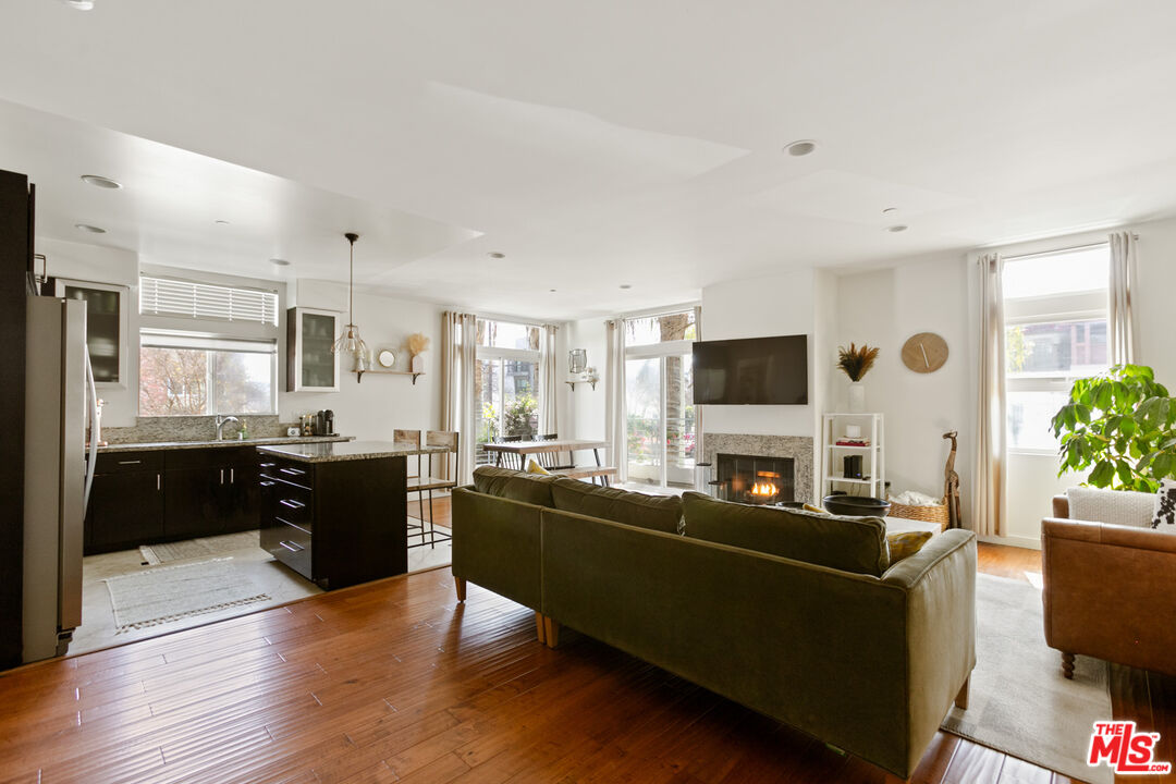 401 N Serrano Ave Unit: 101