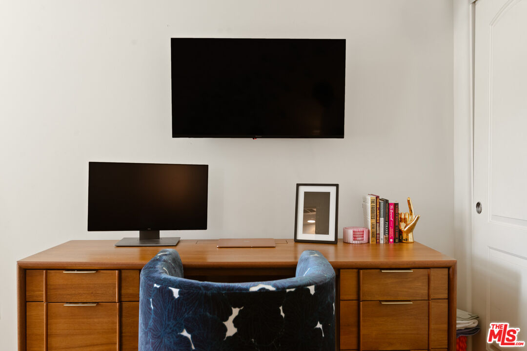 401 N Serrano Ave Unit: 101