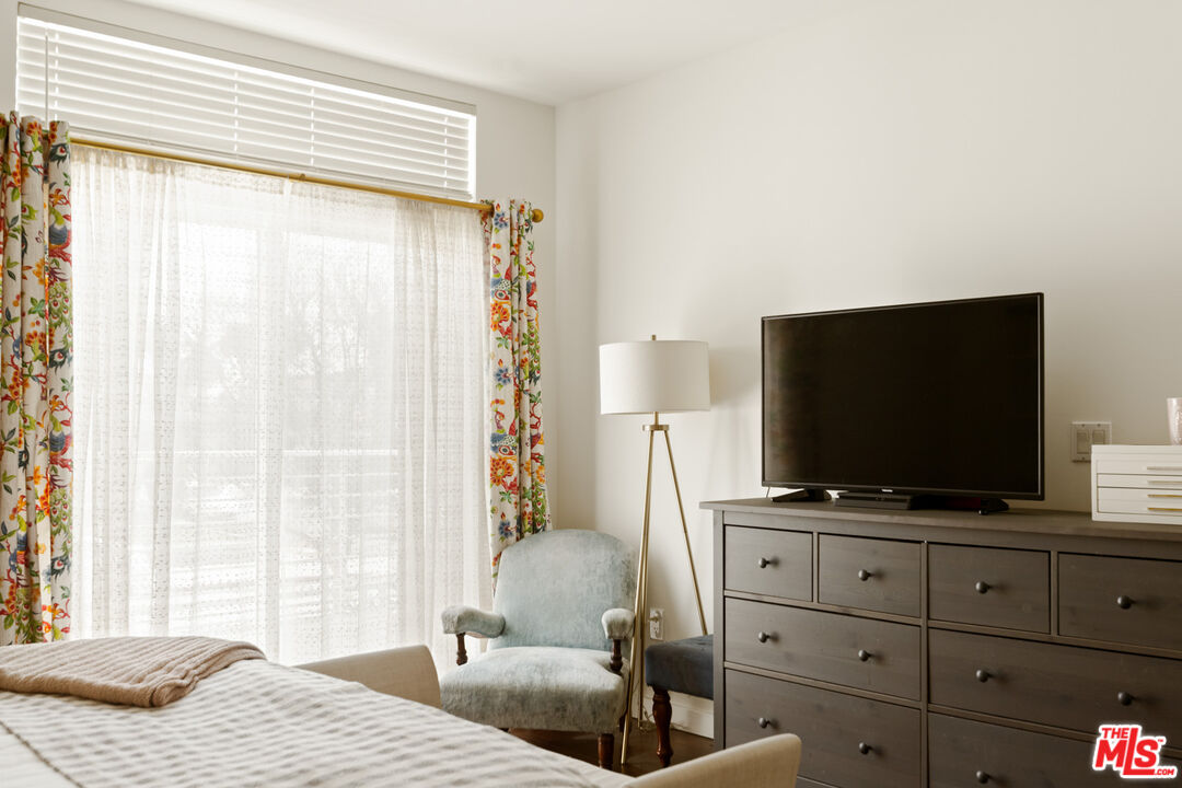 401 N Serrano Ave Unit: 101