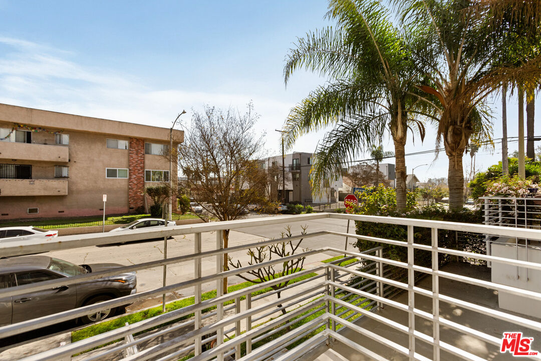 401 N Serrano Ave Unit: 101