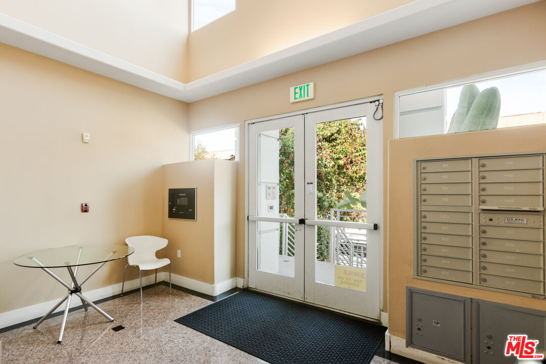 401 N Serrano Ave Unit: 101