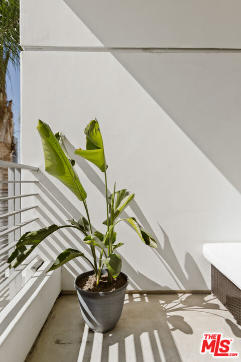 401 N Serrano Ave Unit: 101