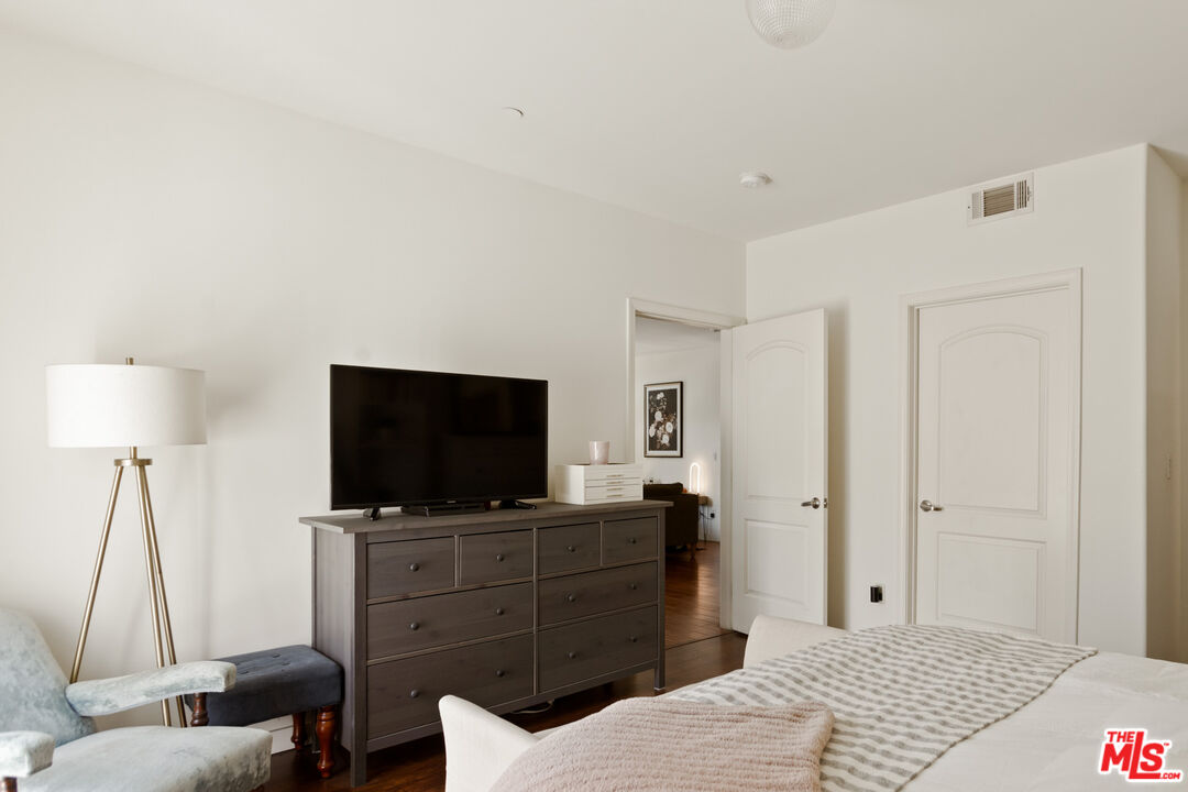 401 N Serrano Ave Unit: 101