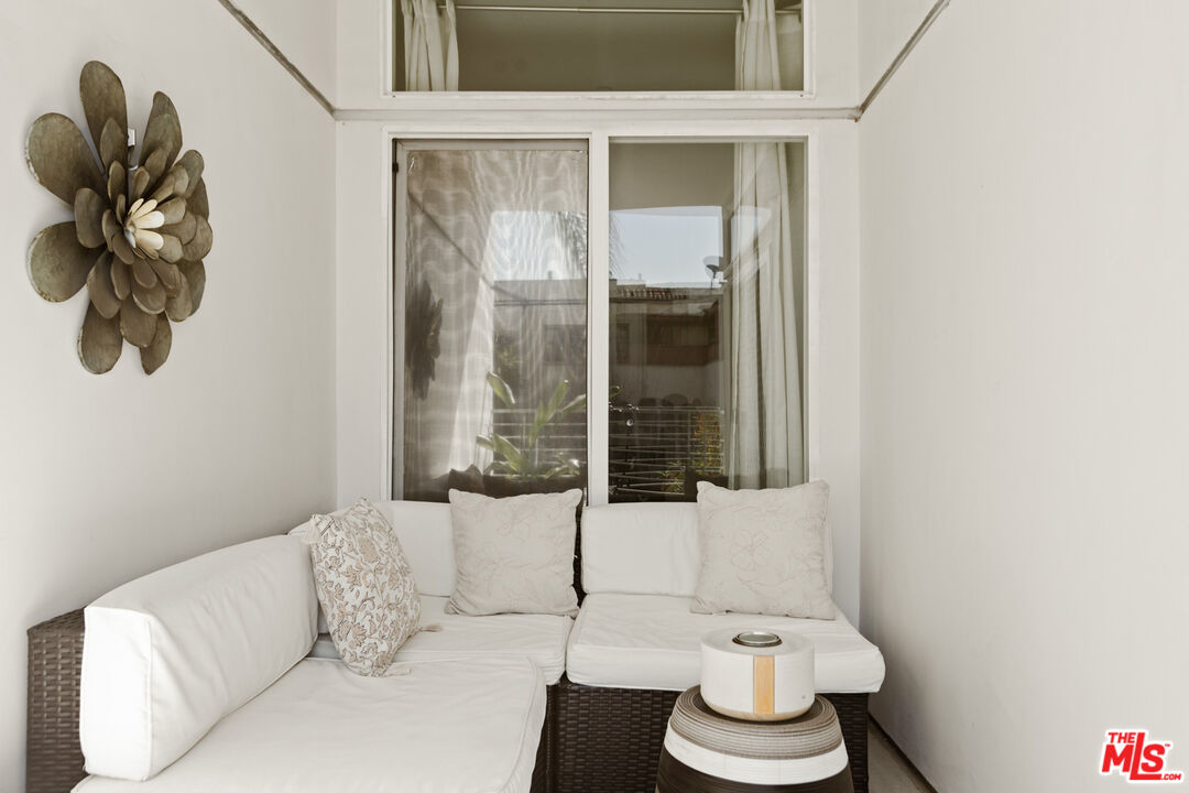 401 N Serrano Ave Unit: 101