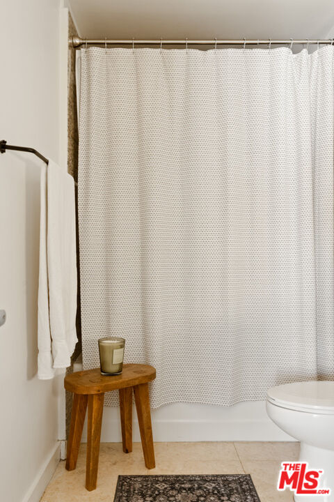 401 N Serrano Ave Unit: 101