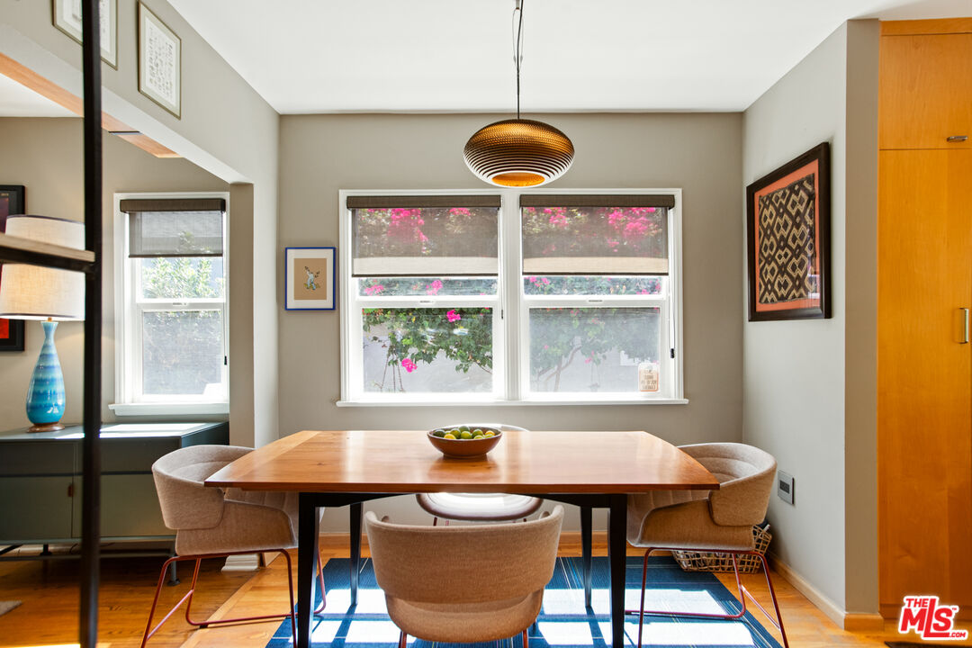 1809 S Orange Grove Ave