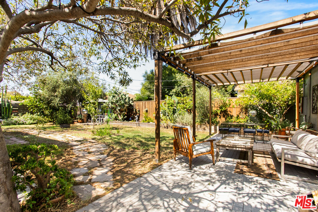 1809 S Orange Grove Ave