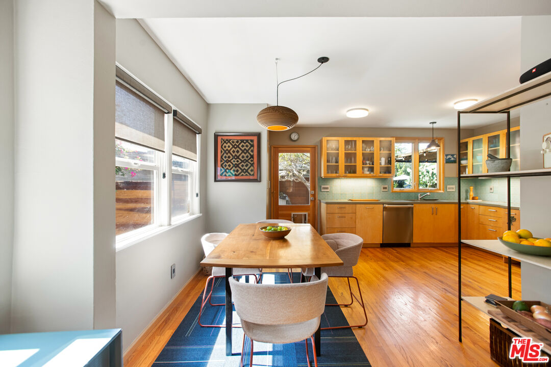 1809 S Orange Grove Ave