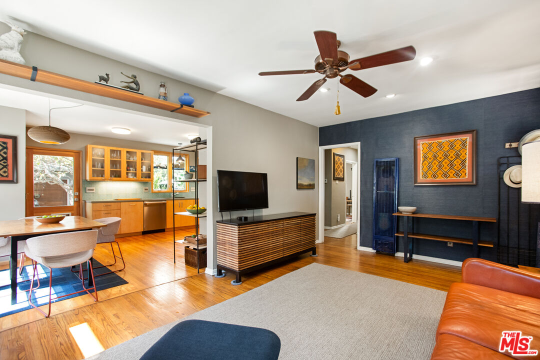 1809 S Orange Grove Ave