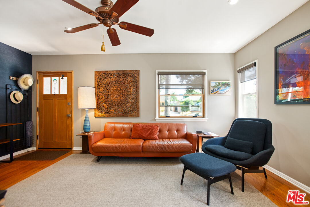 1809 S Orange Grove Ave